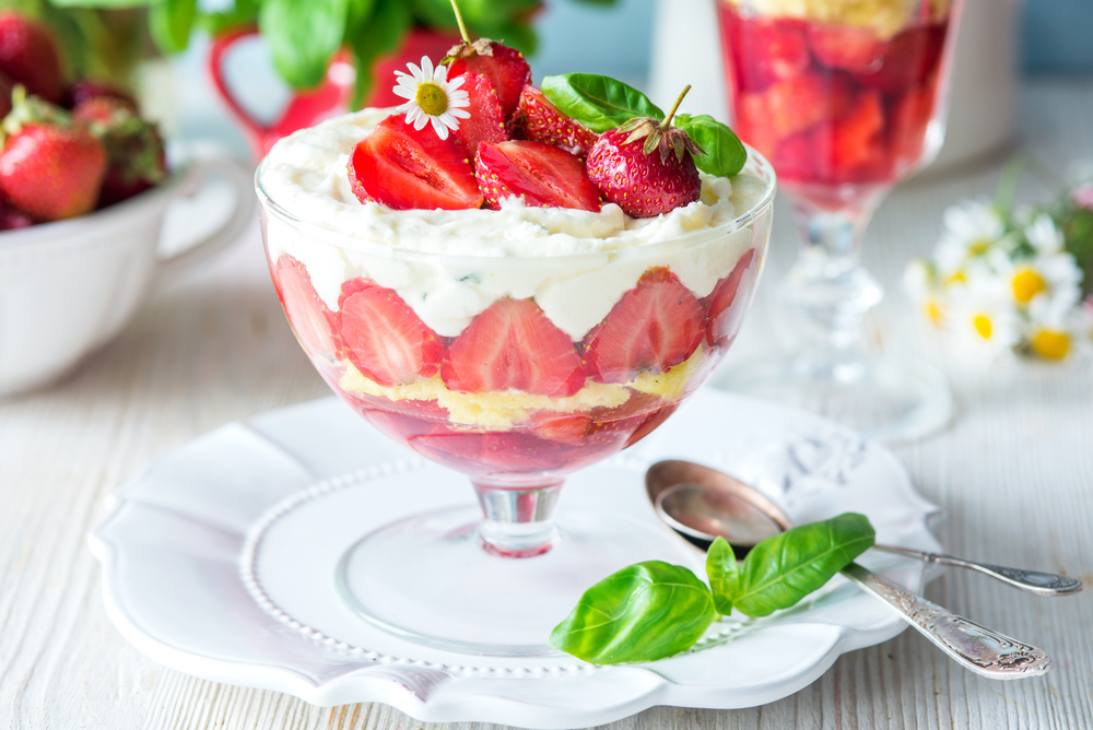 A nyári pohárdesszertek egyik legjobb alapanyaga az eper