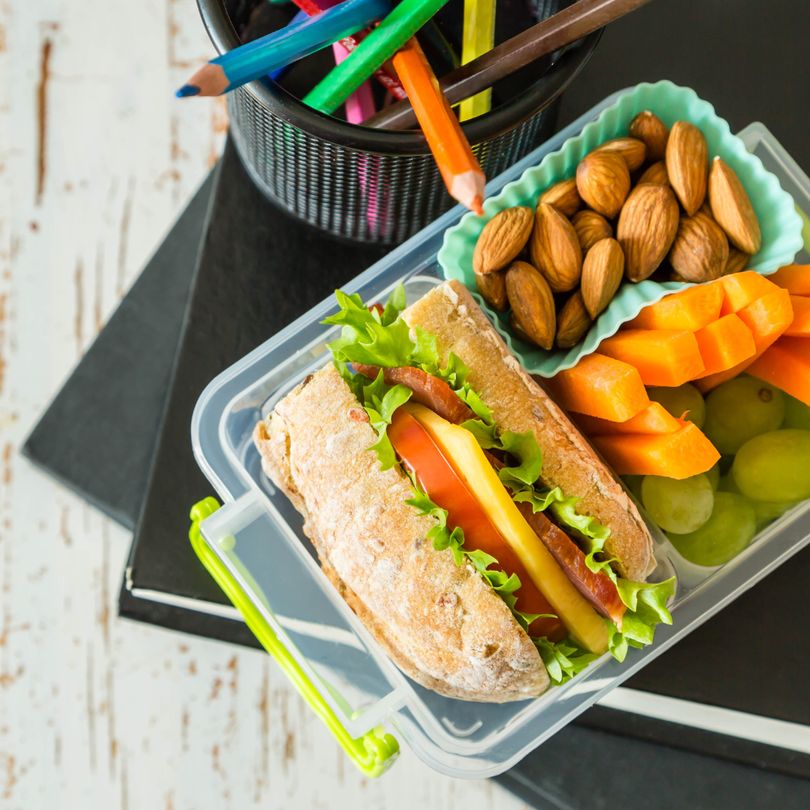 Csomagoljunk a gyerekeknek 'egészséget' uzsonnára! Csomagoljunk a gyerekeknek 'egészséget' uzsonnára!